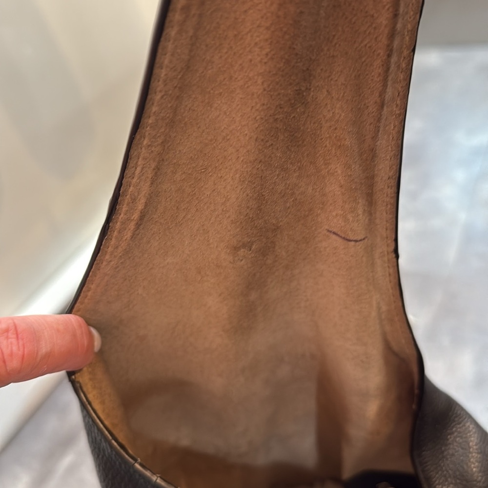 Used Elizabeth & James Bag, black leather tan suede. Pen marks , needs cleaned - Picture 5 of 10